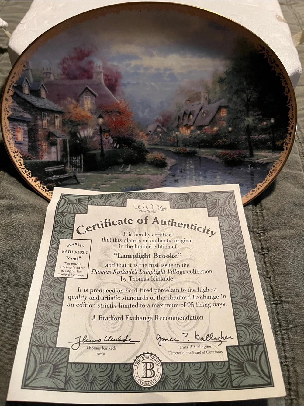 Thomas Kinkade decorative collector